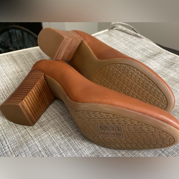 MICHAEL KORS tan heels🌻 - Picture 2 of 9